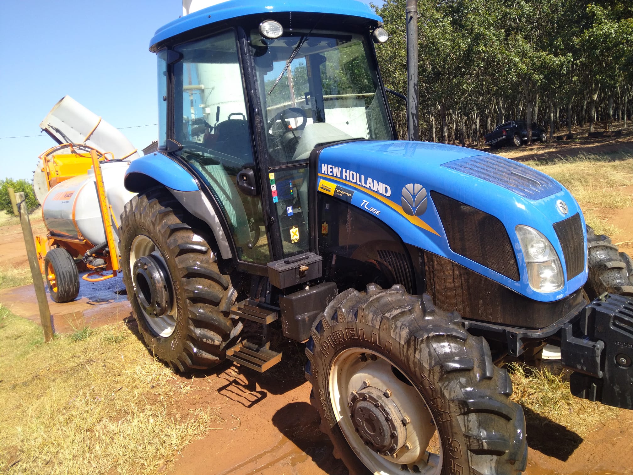 Trator New Holland TL 85